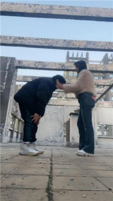 图片[4]_【素人挖掘机】户外开发-小白鞋提档/人肉座椅/耳光_HD绳艺资源