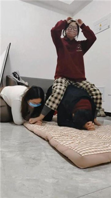 图片[2]_【樱樱】情侣主-让闺蜜下跪伺候-骑狗背/踩踏/奴下奴【四】_HD绳艺资源