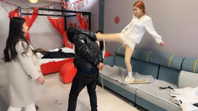 【精神小妹】校园高难度挑战-素人4S学生-高难度挑战踢踹【下】_HD绳艺资源