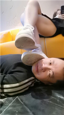 图片[2]_【文文文】KTV-素人小姐姐白袜白鞋踩脚垫_HD绳艺资源