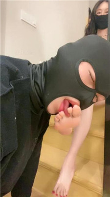 图片[11]_【扶桑圣女】驯服猥琐快递员-恋足/踩头/踩手上楼梯（二）_HD绳艺资源