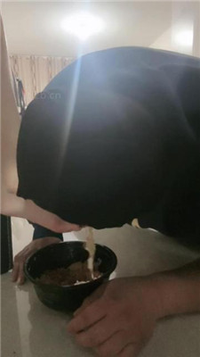 图片[4]_【汐妍大人】踩踏喂食圈养奴_HD绳艺资源