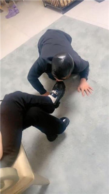 【蜜糖情侣】双S-跪舔脏鞋/骑狗背/耳光_HD绳艺资源