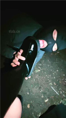 【冷玥】户外抓住偷拍狂疯狂虐【上】_HD绳艺资源