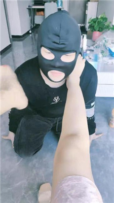 图片[25]_【奶糖】运动后超脏鞋臭白袜踩虐/气味控制辱_HD绳艺资源