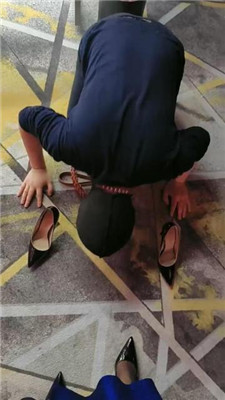 图片[4]_【咩祖】艺术舔脏鞋/狗链遛狗/插嘴脚踩喂食/口水_HD绳艺资源