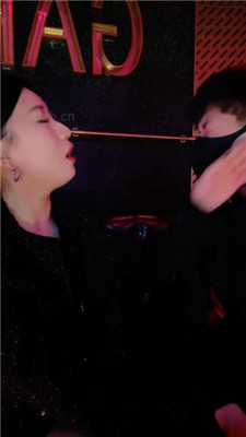 图片[3]_【潘妮绳艺导师】KTV-开发送酒服务生做狗_HD绳艺资源