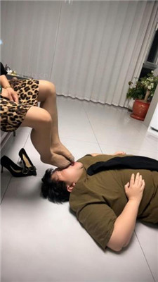 图片[22]_【冰色】恶毒继母-高跟肉丝脚踩狗儿子/口水鞋底_HD绳艺资源