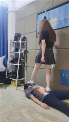 【魔鬼天使】反绑虐打/运动鞋白丝全体重踩踏_HD绳艺资源