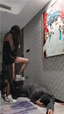 图片[16]_【皮皮】跑骚的代价-高跟长腿踩踏_HD绳艺资源