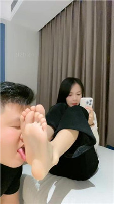 图片[13]_【冷御大大】近距离裸足恋足狂舔_HD绳艺资源