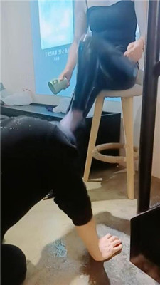 图片[9]_【绯闻王妃】皮裤S-高跟踩狗头/喂漱口水/骑马_HD绳艺资源