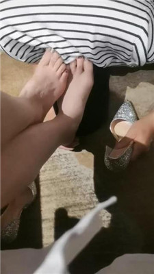 图片[12]_【灵魂晴S】跪舔高跟裸足恋足调_HD绳艺资源