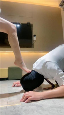 图片[15]_【小软】变装奴-跪舔高帮帆布鞋/清理多双鞋子/吐口水舔船袜_HD绳艺资源