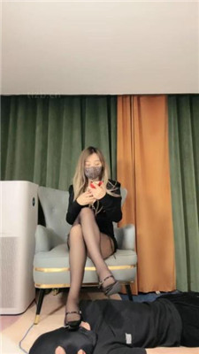 图片[11]_【梦樱】00后腿绞踩闻丝袜玉足_HD绳艺资源