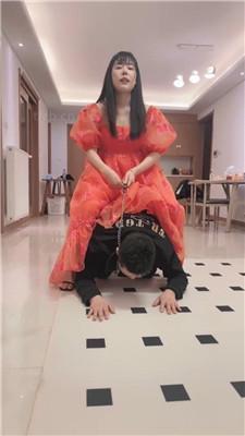 图片[4]_【猫咪大大】狗链拴住遛狗/骑马训练/清理脏鞋底/舔地板/圣水内裤_HD绳艺资源