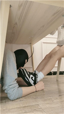 图片[10]_【嘀嘀哒嘀】桌底视角-脏鞋白棉袜踩【完整版】_HD绳艺资源