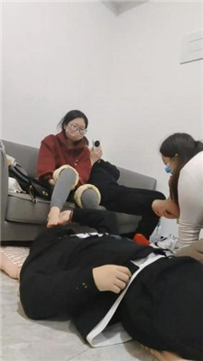 图片[5]_【樱樱】情侣主-让闺蜜下跪伺候-踩踏/裸足恋足舔【七】_HD绳艺资源