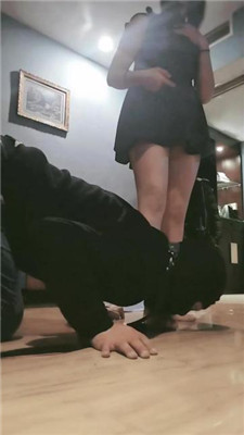 图片[19]_【婷S】转胯爬行/清理长靴/踩踏地板喂食_HD绳艺资源