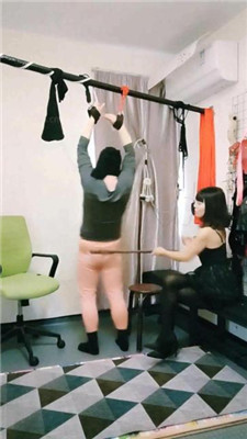 图片[4]_【梦琪】抽耳光/揪耳朵/sp高跟踩踏/吊绑【完整版】_HD绳艺资源