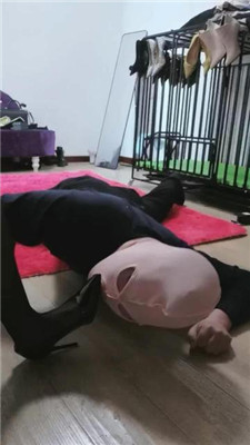 图片[20]_【凌儿】骑马转胯/高跟踩喂食/口水_HD绳艺资源