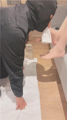 图片[4]_【赵奈奈】品尝裸足/踩脖窒息/吃白袜/清理白靴底_HD绳艺资源