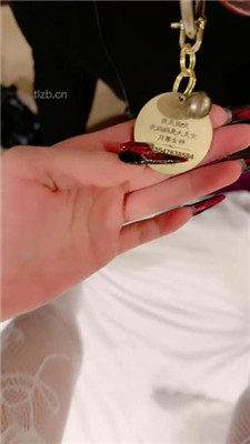 【玥樾】白丝诱惑调-戴狗牌/坐狗背/恋足跪舔_HD绳艺资源