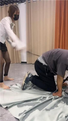 图片[20]_黑丝脚踩/训练/清理鞋底/洗脚水窒息/喂食_HD绳艺资源