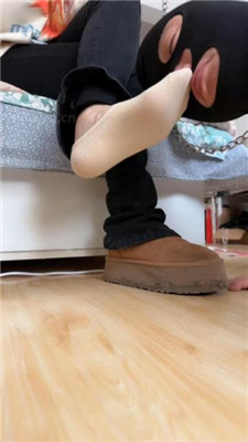 图片[6]_【玥野兔】近距离-雪地靴原味船袜踩虐_HD绳艺资源