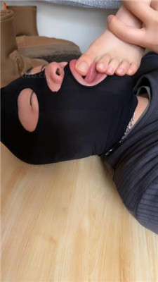 图片[13]_【玥野兔】近距离-雪地靴原味船袜踩虐_HD绳艺资源