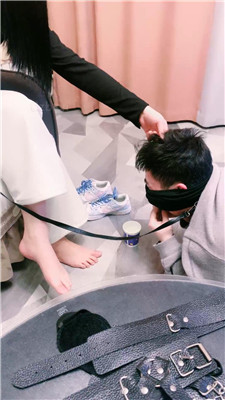 图片[14]_【大小姐S】牵狗链/跪舔脏鞋白袜/艺术闻鞋_HD绳艺资源