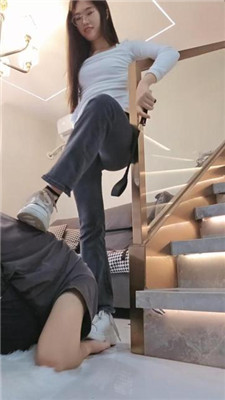 图片[3]_【嘉妮】运动后脏鞋臭袜踩虐_HD绳艺资源