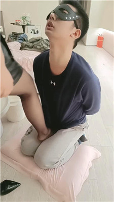 图片[4]_【莉轩】耳光/黑丝高跟踩虐_HD绳艺资源