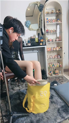 图片[16]_【艾琳】长腿模特S-踩虐下贱脚奴_HD绳艺资源