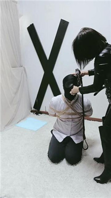 图片[2]_【冰绳艺导师】皮衣绳艺导师-五花大绑囚禁狗笼/袜子塞嘴_HD绳艺资源