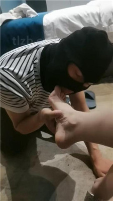 图片[4]_【灵魂晴S】跪舔高跟裸足恋足调_HD绳艺资源