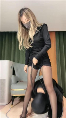 图片[2]_【梦樱】00后腿绞踩闻丝袜玉足_HD绳艺资源