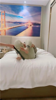 图片[19]_【薯条】双S-狗舌清理超脏鞋底/踩踏/白袜堵嘴/骑脖胯下辱_HD绳艺资源