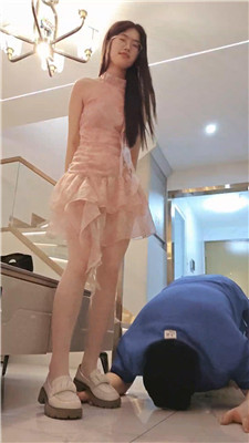 图片[2]_【嘉妮】皮鞋踩狗爪狗头/艺术闻鞋闻jio/骑脖踩踏_HD绳艺资源