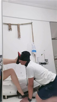 图片[4]_【沫沫sama】素人S首调-戴狗链手铐/虐乳高跟踩/脚耳光_HD绳艺资源