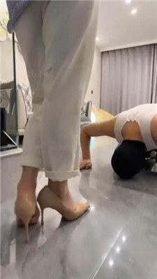 【辣姐】磕头求虐/转胯狗爬/丝袜脚诱惑/高跟踩乳_HD绳艺资源