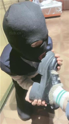 图片[7]_【子衿】双奴-磕头求虐/踩踏/碾压狗爪/舔脏鞋底/袜子塞嘴_HD绳艺资源