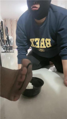 【汐妍大人】踩踏喂食圈养奴_HD绳艺资源