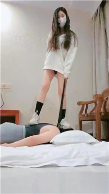 图片[11]_【梓晨】脏运动鞋踩虐/闻鞋子/骑马_HD绳艺资源