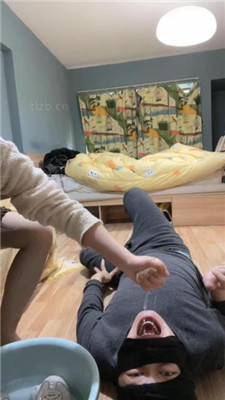 图片[19]_【黑泽兮】刷鞋匠实录-清理超脏小白鞋棉袜_HD绳艺资源