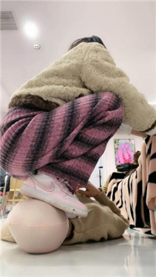 图片[12]_【cc.s】超脏粉色运动鞋白袜踩踏_HD绳艺资源