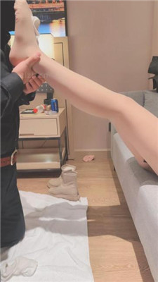 图片[6]_【赵奈奈】品尝裸足/踩脖窒息/吃白袜/清理白靴底_HD绳艺资源