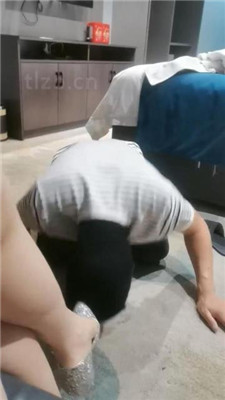 【灵魂晴S】跪舔高跟裸足恋足调_HD绳艺资源