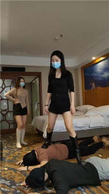 图片[16]_【小雅老师】双S虐双奴-长靴踢踹踩踏/脚插嘴/磕头/【双视角版】_HD绳艺资源