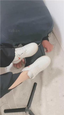 【上上】强迫狗舔穿一天的白鞋原味船袜_HD绳艺资源